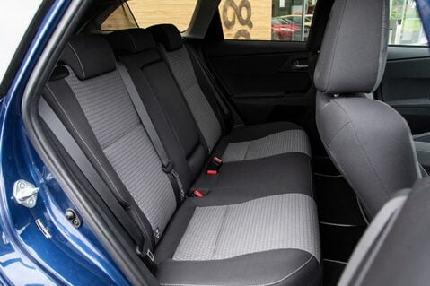 Toyota Auris VVT-I DESIGN TOURING SPORTS 33