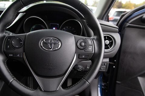 Toyota Auris VVT-I DESIGN TOURING SPORTS 20
