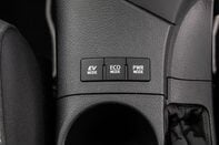 Toyota Auris VVT-I DESIGN TOURING SPORTS 32