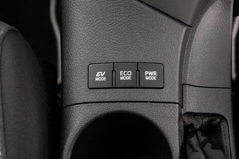 Toyota Auris VVT-I DESIGN TOURING SPORTS 32