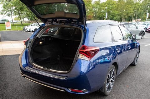 Toyota Auris VVT-I DESIGN TOURING SPORTS 34