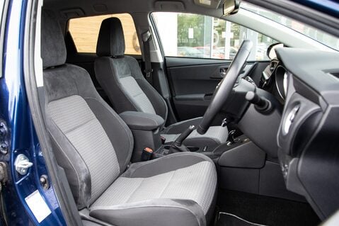 Toyota Auris VVT-I DESIGN TOURING SPORTS 29