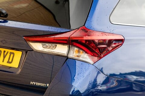 Toyota Auris VVT-I DESIGN TOURING SPORTS 9