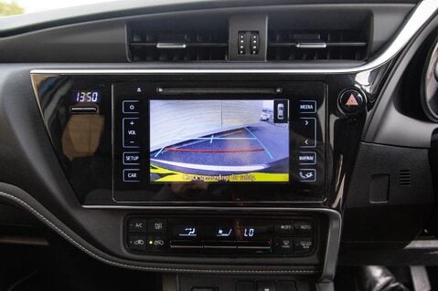 Toyota Auris VVT-I DESIGN TOURING SPORTS 28