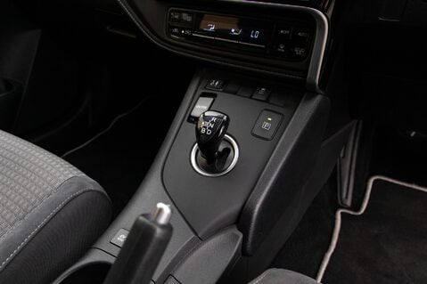 Toyota Auris VVT-I DESIGN TOURING SPORTS 30