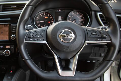 Nissan Qashqai DIG-T N-MOTION 19