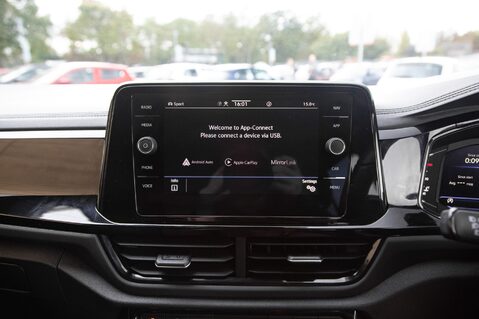 Volkswagen T-Roc R-LINE TSI 27