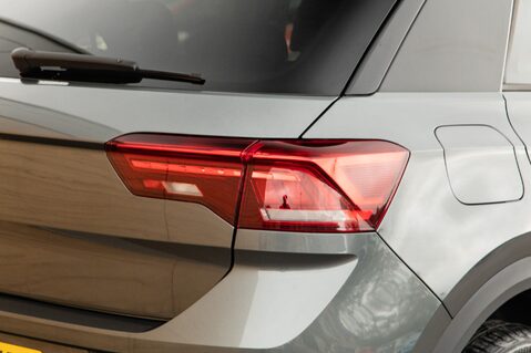 Volkswagen T-Roc R-LINE TSI 9