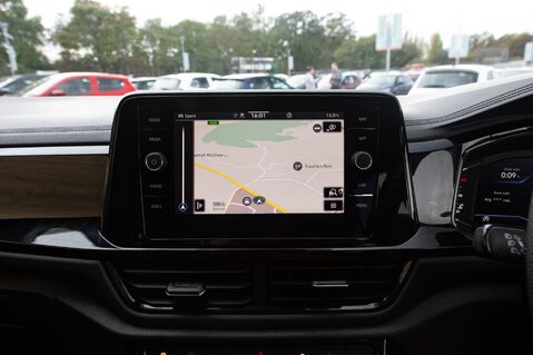 Volkswagen T-Roc R-LINE TSI 26