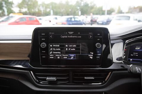 Volkswagen T-Roc R-LINE TSI 23