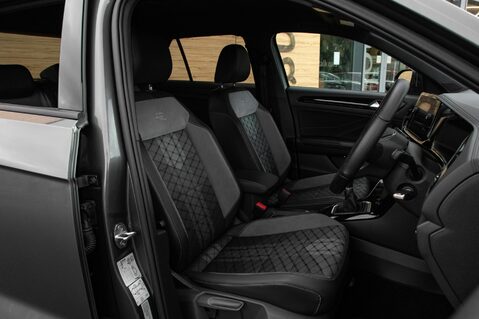 Volkswagen T-Roc R-LINE TSI 33