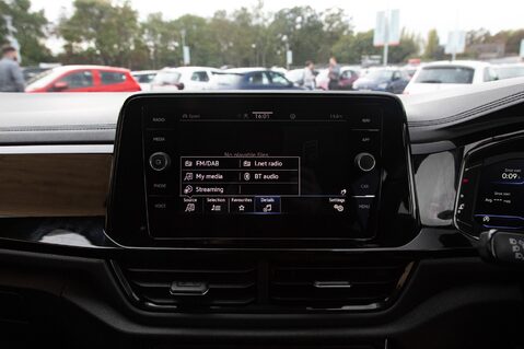 Volkswagen T-Roc R-LINE TSI 24