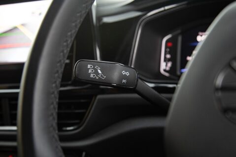 Volkswagen T-Roc R-LINE TSI 17