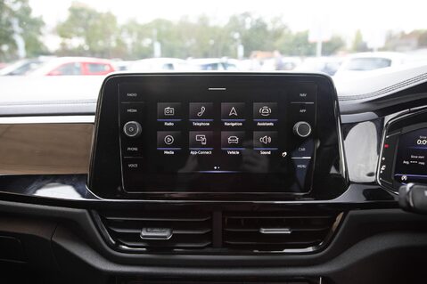 Volkswagen T-Roc R-LINE TSI 29