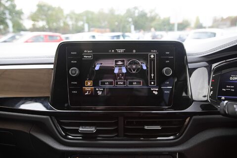 Volkswagen T-Roc R-LINE TSI 31