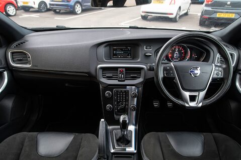 Volvo V40 T2 R-DESIGN 3