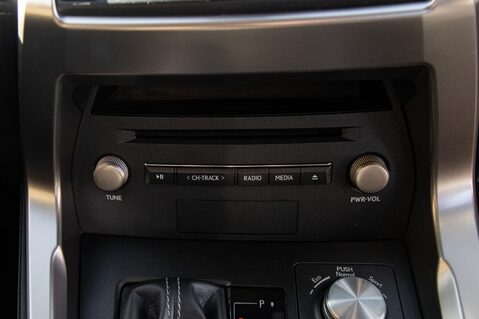 Lexus NX 300H LUXURY 36