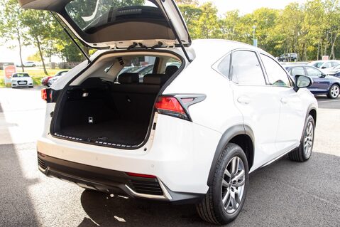 Lexus NX 300H LUXURY 39