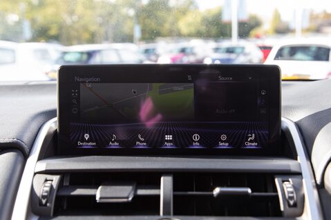 Lexus NX 300H LUXURY 24