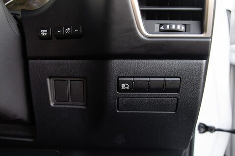 Lexus NX 300H LUXURY 16