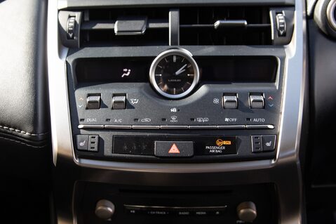 Lexus NX 300H LUXURY 35