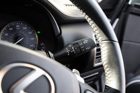 Lexus NX 300H LUXURY 18