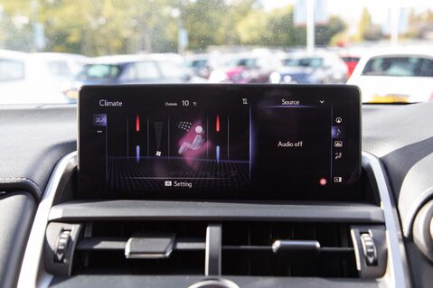 Lexus NX 300H LUXURY 29