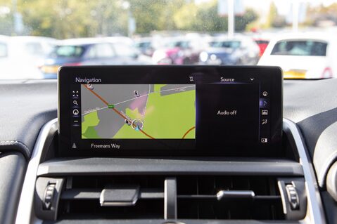 Lexus NX 300H LUXURY 23