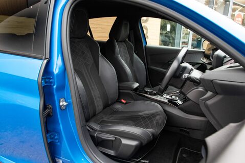 Peugeot 208 GT PREMIUM 31