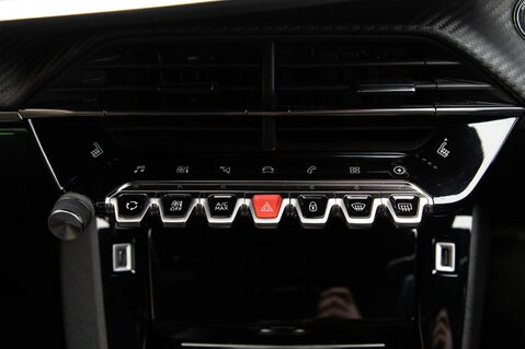 Peugeot 208 GT PREMIUM 33