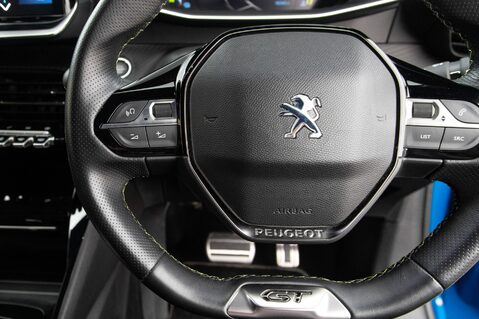 Peugeot 208 GT PREMIUM 19