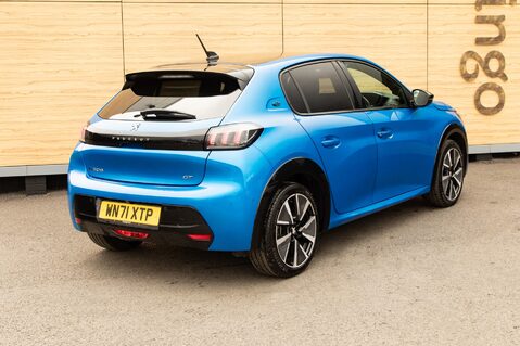 Peugeot 208 GT PREMIUM 2
