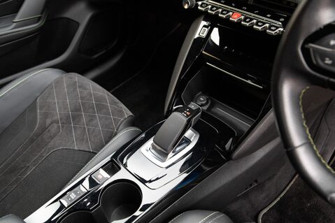 Peugeot 208 GT PREMIUM 32