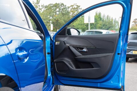 Peugeot 208 GT PREMIUM 14