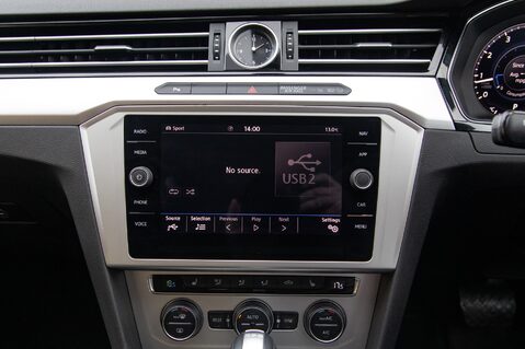 Volkswagen Passat SE BUSINESS TSI EVO DSG 23