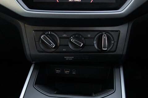 SEAT Arona TSI SE TECHNOLOGY 33