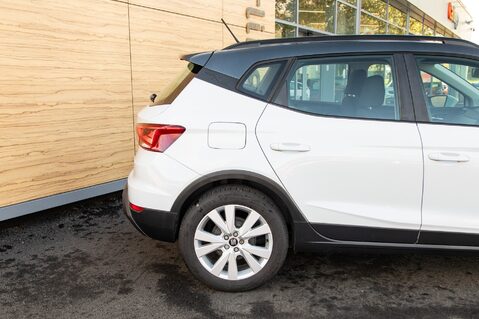 SEAT Arona TSI SE TECHNOLOGY 7