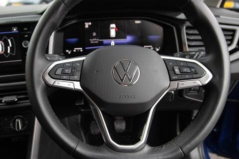 Volkswagen Polo LIFE TSI 19