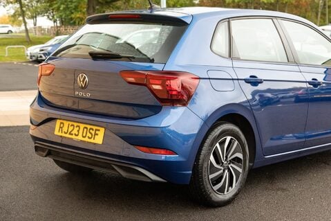 Volkswagen Polo LIFE TSI 8