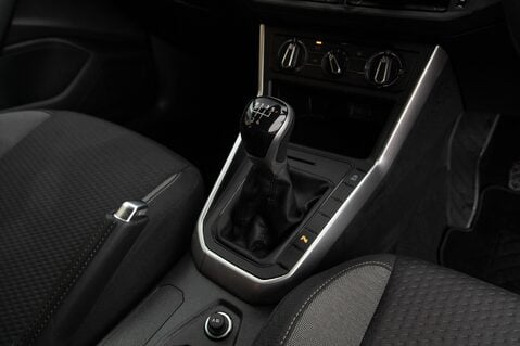 Volkswagen Polo LIFE TSI 32
