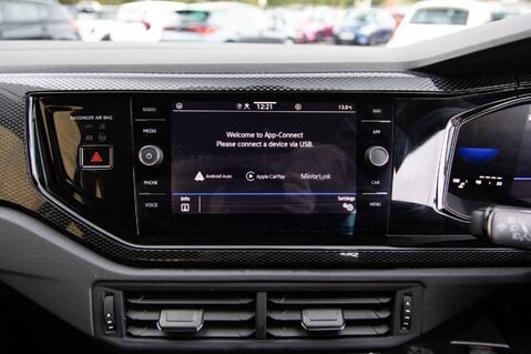 Volkswagen Polo LIFE TSI 27