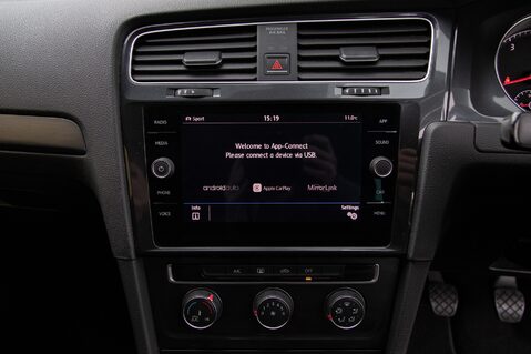 Volkswagen Golf SE TSI BLUEMOTION TECHNOLOGY 26