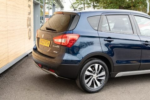 Suzuki SX4 S-Cross SZ-T BOOSTERJET MHEV 8