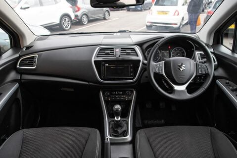 Suzuki SX4 S-Cross SZ-T BOOSTERJET MHEV 3