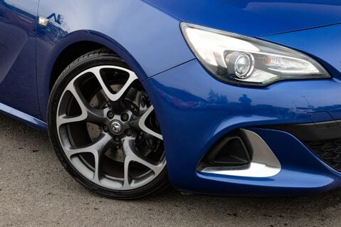 Vauxhall Astra GTC VXR 12