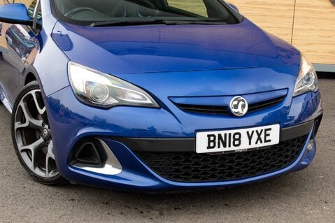 Vauxhall Astra GTC VXR 11
