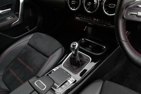 Mercedes-Benz A Class A 200 AMG LINE EXECUTIVE 33