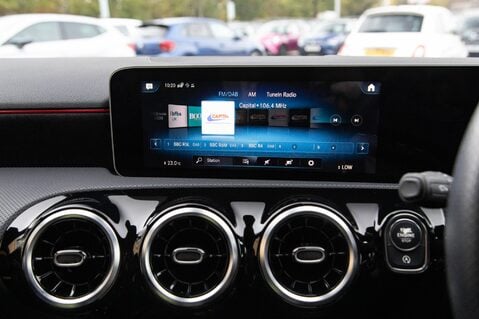 Mercedes-Benz A Class A 200 AMG LINE EXECUTIVE 25