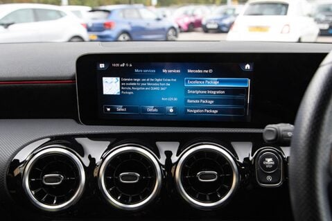 Mercedes-Benz A Class A 200 AMG LINE EXECUTIVE 29
