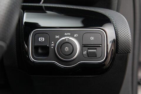 Mercedes-Benz A Class A 200 AMG LINE EXECUTIVE 17